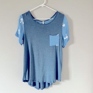 Blue t-shirt with flower print sleeves